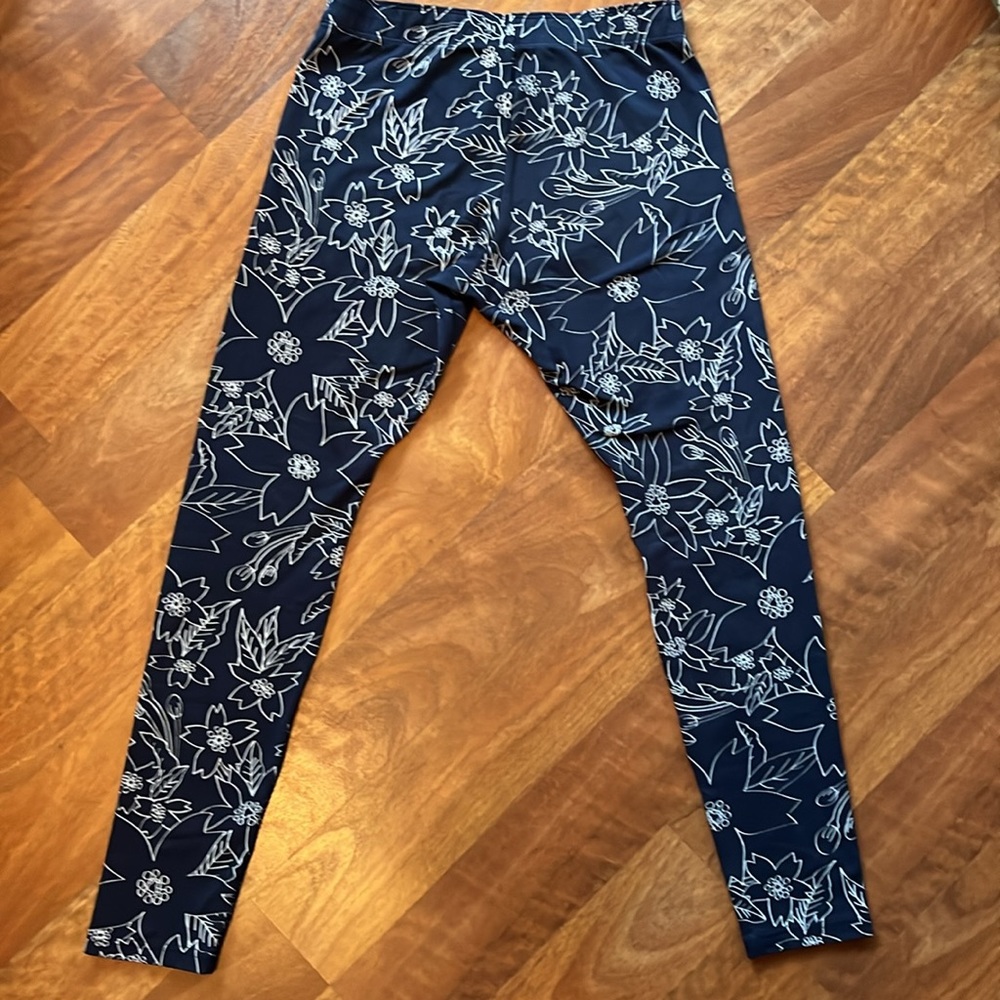 EUC navy and white Nike athletic leggings - Picture 11 of 13